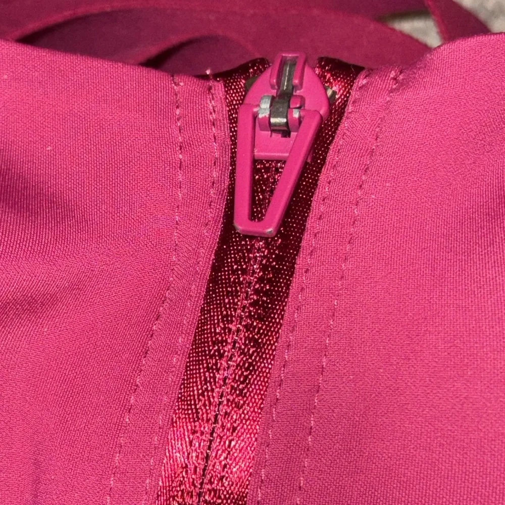 Victoria's Secret Knockout On Point Sweat Sports Bra Womens 38D front close zip - Picture 3 of 7